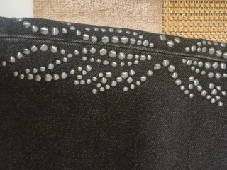 Falda Levi's Negra con Tachuelas