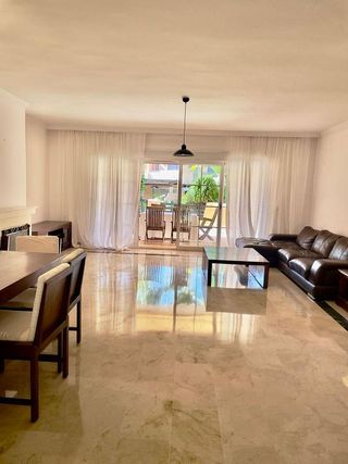 Casa adosada en alquiler en Nagüeles Alto en Marbella