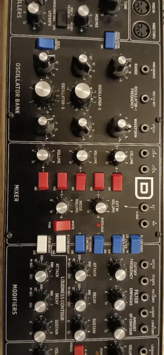 Sintetizador Behringer Model D