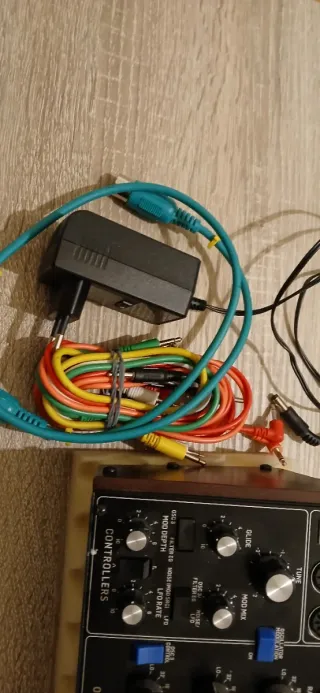 Sintetizador Behringer Model D