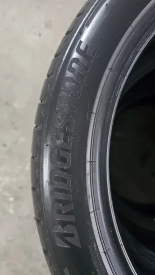 Neumáticos 235 45 20 Bridgestone