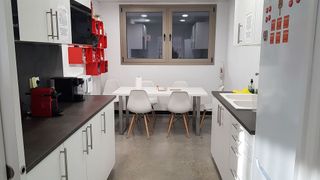 Local comercial en alquiler en Pubilla Cases en Hospitalet de Llobregat, L´