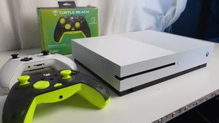 Xbox One S Blanca y Negra