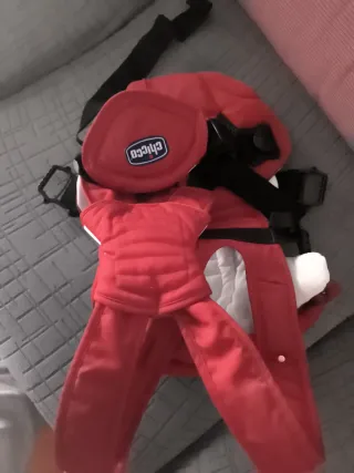 Mochila porta bebé Chicco roja