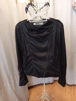 Chaqueta Stradivarius Negra Talla M