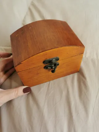 Joyero artesanal de madera con cierre