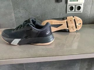 Zapatillas Decathlon Negras y Beige