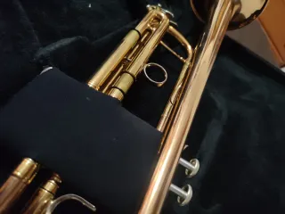 Trompeta Yamaha 4335GII Lacada Con Estuche origina