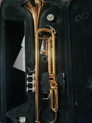 Trompeta Yamaha 4335GII Lacada Con Estuche origina