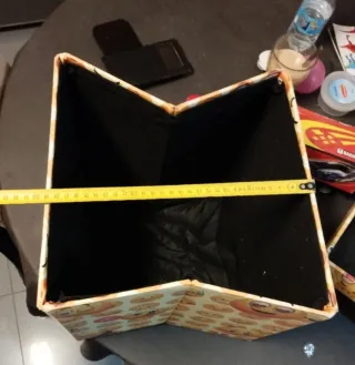 Cubo organizador y asiento emoji