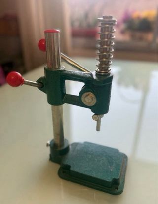 Máquina para forrar botones nueva