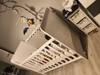 Cuna de bebé blanca