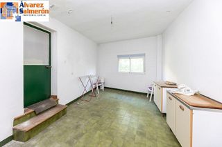 Edificio en venta en Barrio de Zaidín en Granada