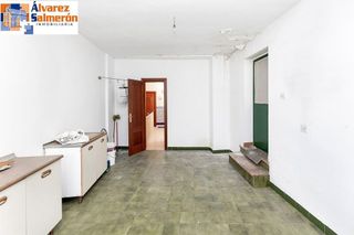 Edificio en venta en Barrio de Zaidín en Granada