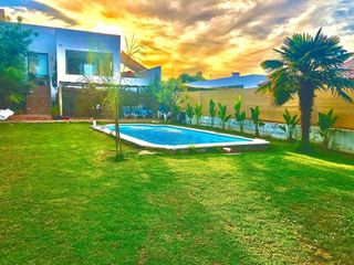 Chalet en venta en La Granja-La Colina-Los Pastores en Algeciras