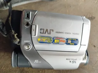 Videocámaras antiguas JVC y Sony