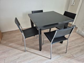 Tavolo nero lucido con 4 sedie