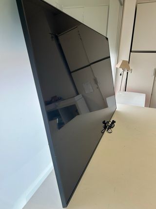 TV Samsung Q60T. Muy poco uso pantalla rota .