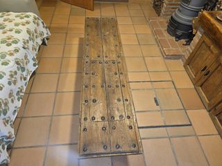 Mesa de madera de puerta antigua