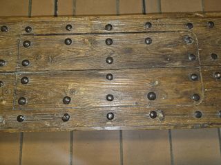 Mesa de madera de puerta antigua