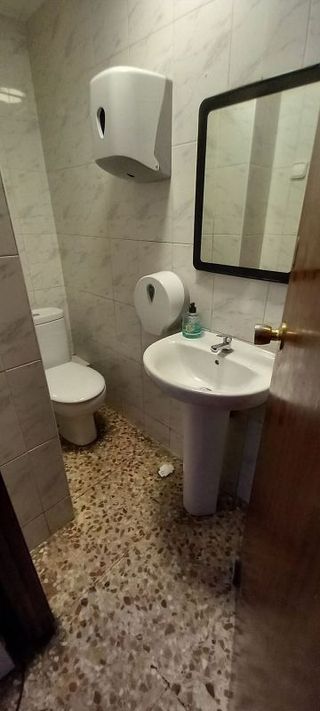 Local comercial en alquiler en Sant Josep en Hospitalet de Llobregat, L´