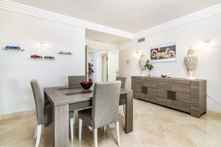 Piso en venta en Los Naranjos - Las Brisas en Marbella