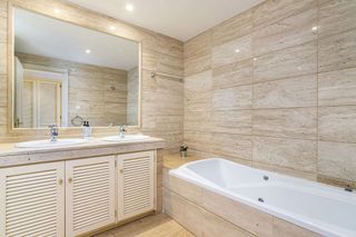 Piso en venta en Los Naranjos - Las Brisas en Marbella