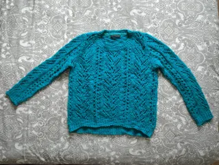 Jersey azul con calados