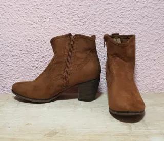 Botines color camel de ante,estilo boho, cómodos