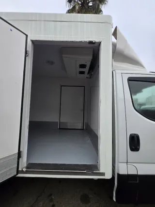 Camion frigorífico iveco daily 3500kg