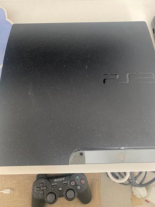 Consola PS3 + 1 mando + 3 juegos completos.