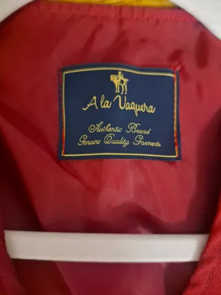 Chaleco Flamenco burdeo.