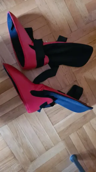 Espinilleras Muay-Thai MMA NKL Rojas