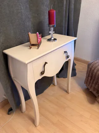 Mesa auxiliar vintage con cajón