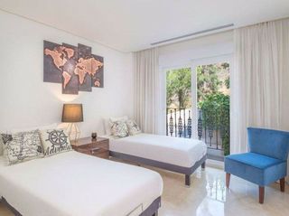 Piso en venta en Los Naranjos - Las Brisas en Marbella