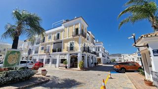Casa adosada en venta en Puerto Banús en Marbella