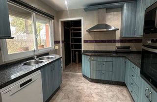 Casa adosada en alquiler en Nueva Andalucía centro en Marbella