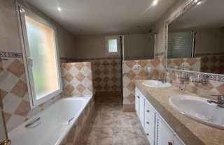 Casa adosada en alquiler en Nueva Andalucía centro en Marbella