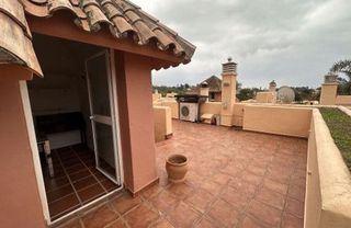 Casa adosada en alquiler en Nueva Andalucía centro en Marbella