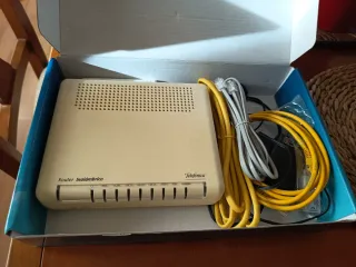 Router Inalámbrico Telefonica con Cables