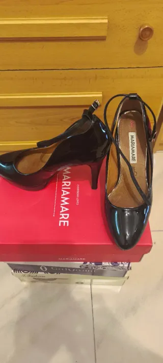 Zapatos tacón charol MARIAMARE negros