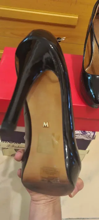 Zapatos tacón charol MARIAMARE negros