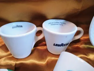 Lotto Lavazza: Tazze e Barattolo Caffè