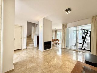 Casa adosada en venta en Nueva Andalucía centro en Marbella