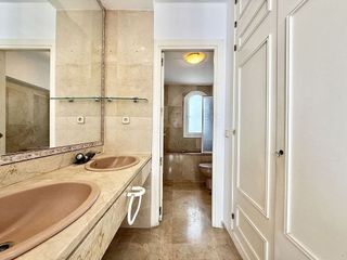 Casa adosada en venta en Nueva Andalucía centro en Marbella