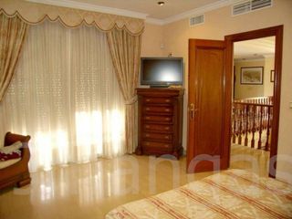 Chalet en venta en Lucena