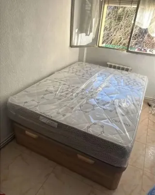 Canapé de madera y tela