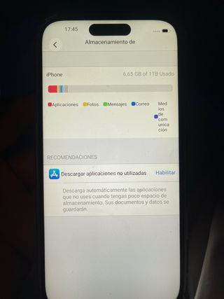 iPhone 17 Pro Max con funda