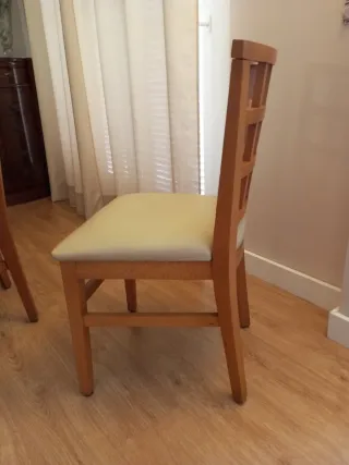 Sillas de comedor, madera y piel sintética