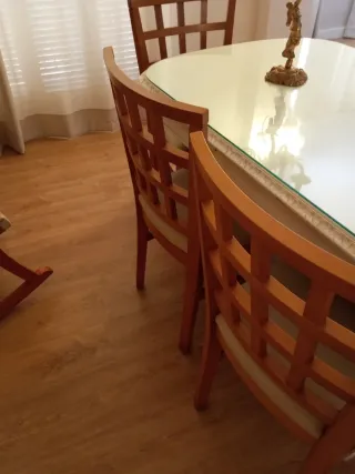 Sillas de comedor, madera y piel sintética